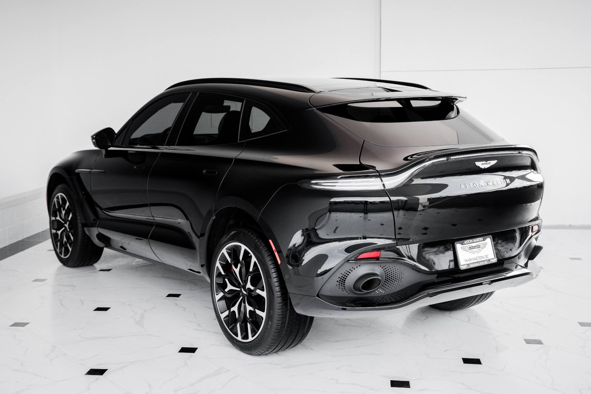 aston martin dbx 2022 SD7VUJAW7NTV04473 image aston martin dbx 2022 SD7VUJAW7NTV04473 image